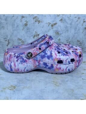 Crocs Classic Platform Womens Size 11 Shoes Purple Slides Tie-Dye Graphic Sandal